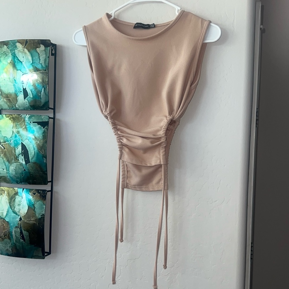 Pretty little thing crop top 🥮